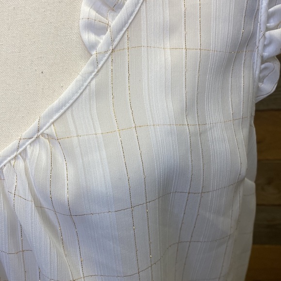 NWT ruffle shoulder sleeveless lightweight neutral layering feminine tank - Picture 3 of 9